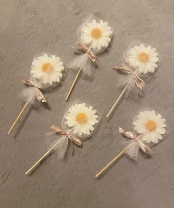 Daisy Bloom Candles